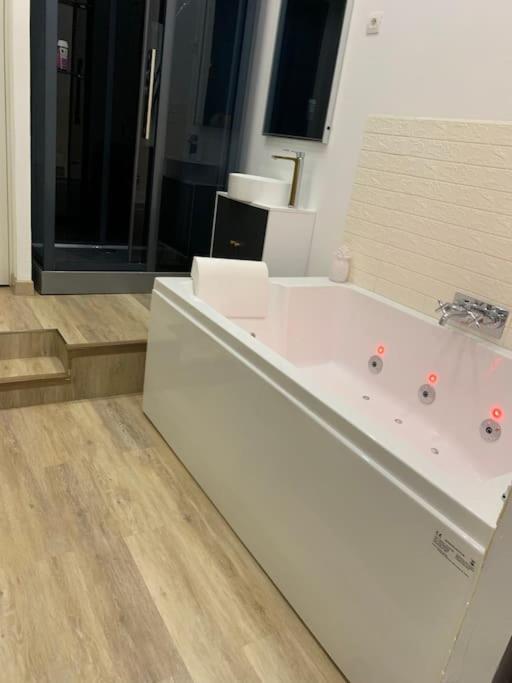 Appartement Spa - Nahleo Scandinave Dole Extérieur photo